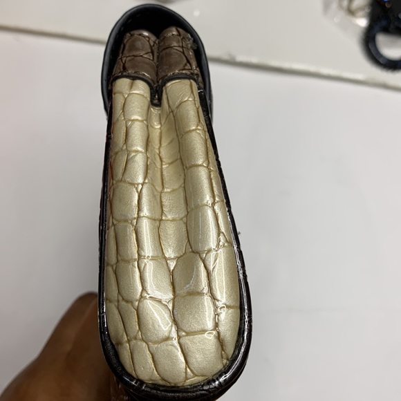 NWT Guess Purse Clutch Black Gold Patent Leather Gold Accessories - Picture 5 of 7